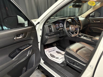 2024 Nissan Pathfinder SL