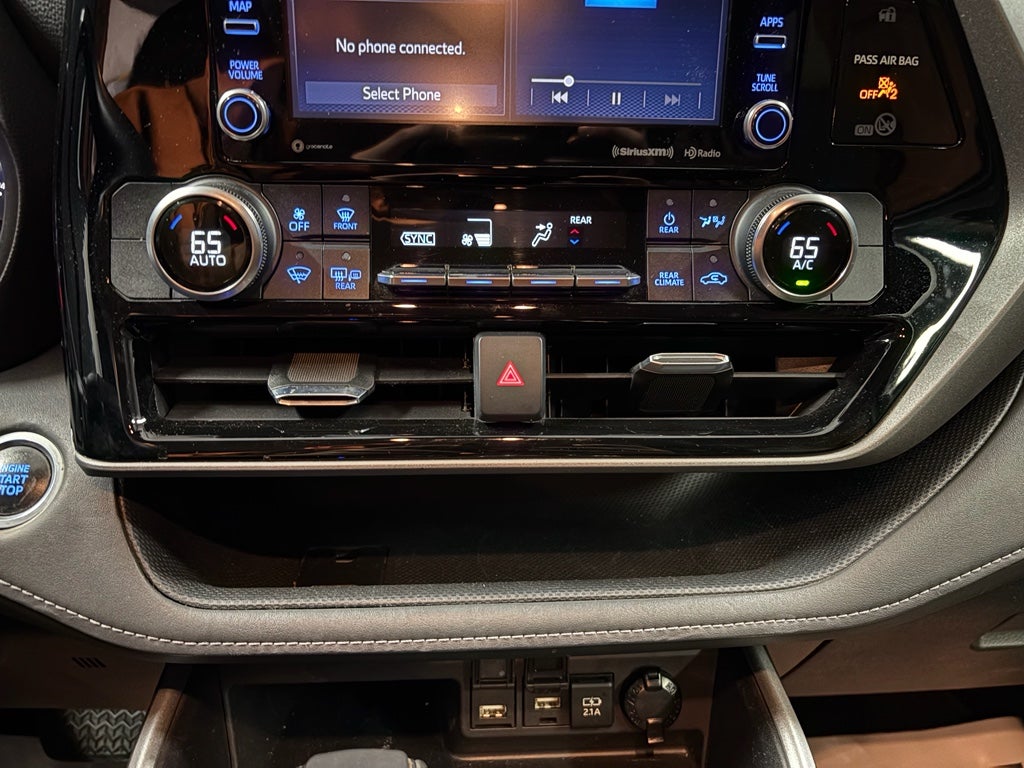 2020 Toyota Highlander LE