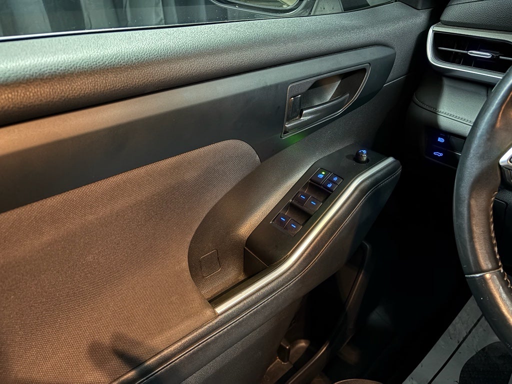 2020 Toyota Highlander LE