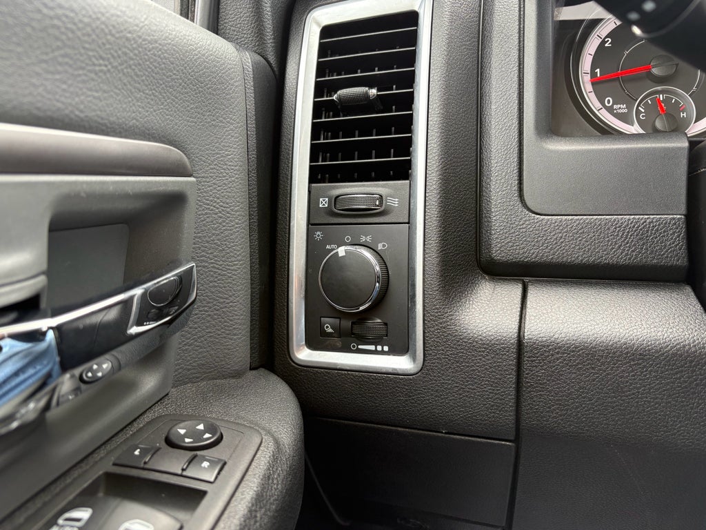 2024 RAM 1500 Classic SLT Quad Cab 4x2 6'4" Box