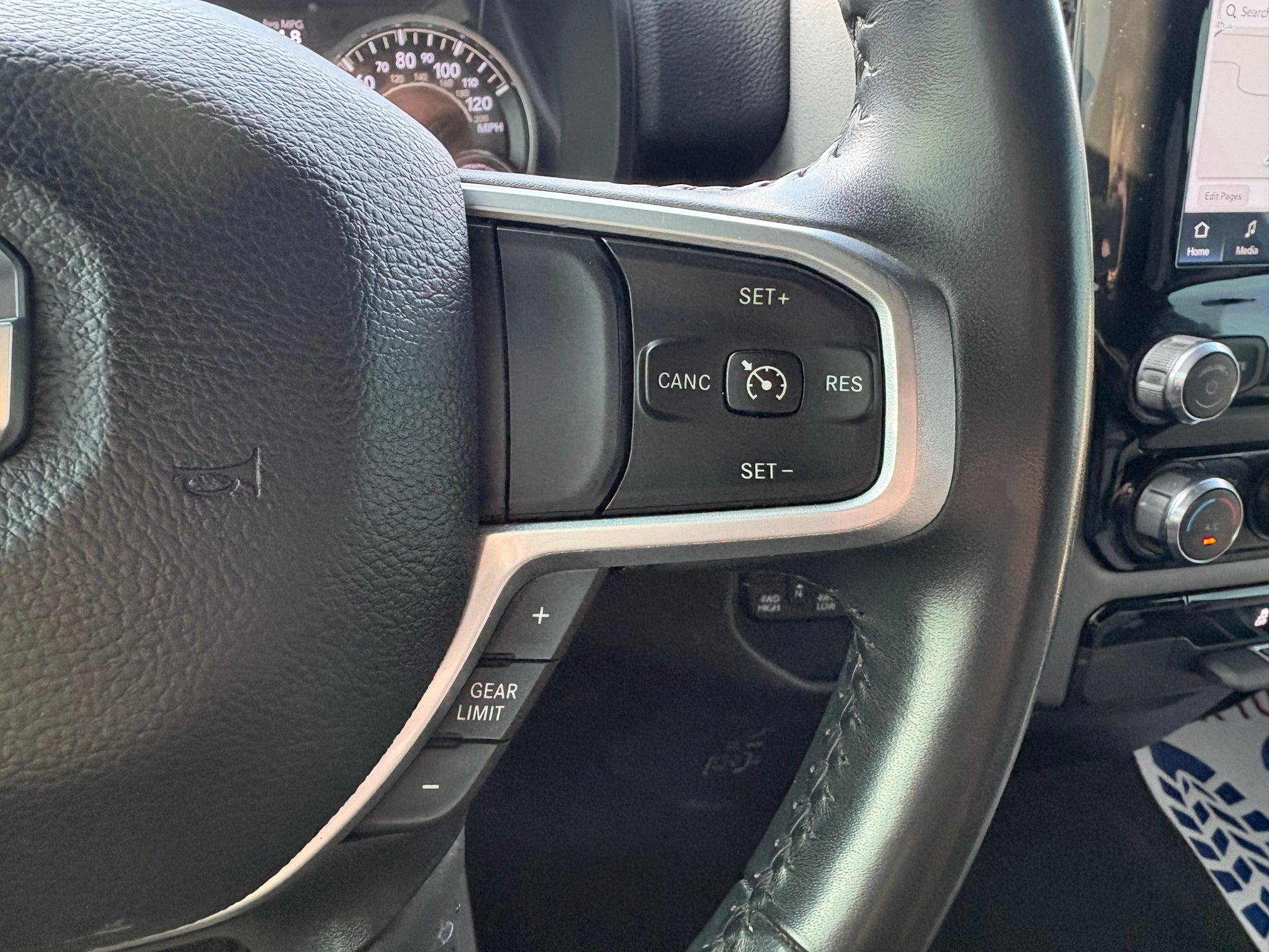 2022 RAM 1500 Big Horn Crew Cab 4x4 5'7" Box