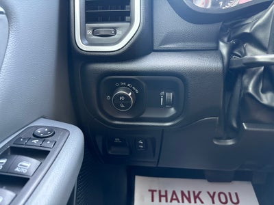 2022 RAM 1500 Big Horn Crew Cab 4x4 5'7" Box